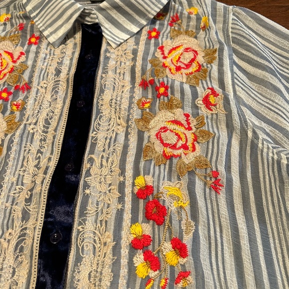 Sheer rose embroidery by Andree by Unit - Picture 2 of 5